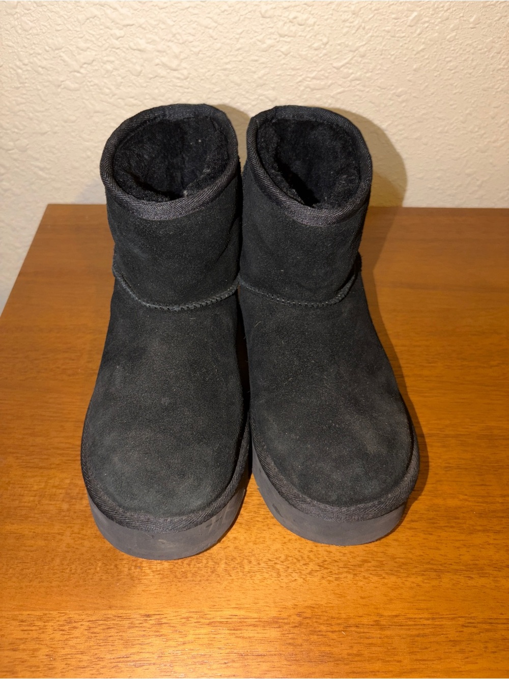 UGG Classic Mini Platform boots Size 7